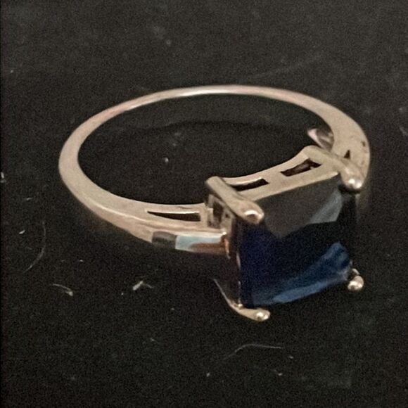 Size 8.75 polished silver tone emerald cut prong set blue sapphire like ring - Picture 5 of 8